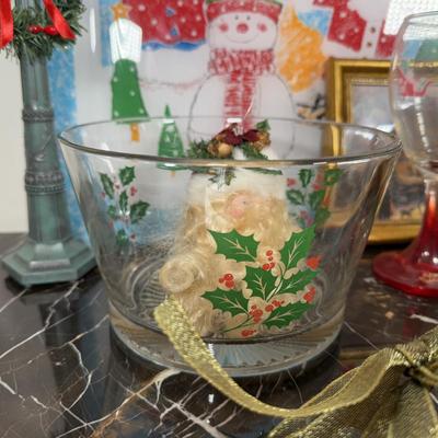 LOT 57F: Christmas Home Decor Collection
