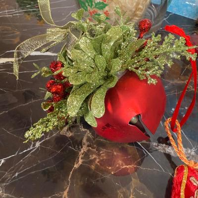 LOT 57F: Christmas Home Decor Collection