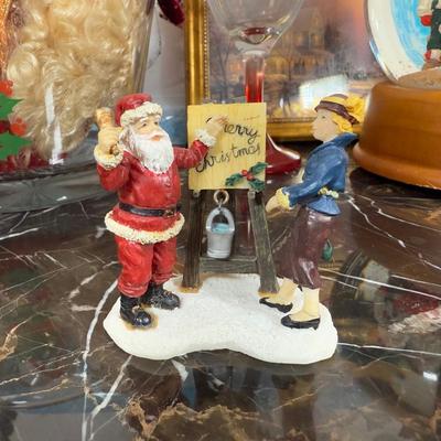 LOT 57F: Christmas Home Decor Collection