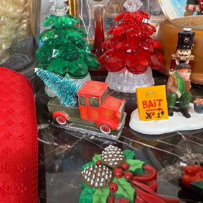 LOT 57F: Christmas Home Decor Collection