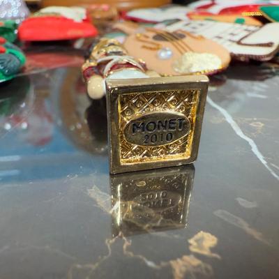 LOT 57F: Christmas Home Decor Collection