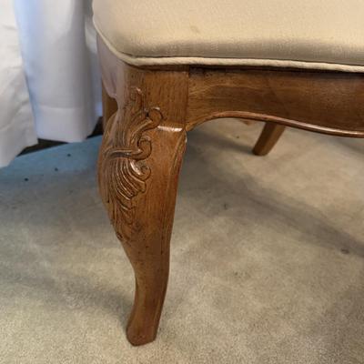 LOT 80D: American Drew Dining Table w/ 8 Chairs & 2 Leaves