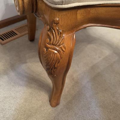 LOT 80D: American Drew Dining Table w/ 8 Chairs & 2 Leaves