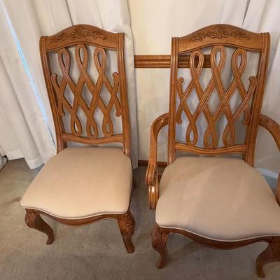 LOT 80D: American Drew Dining Table w/ 8 Chairs & 2 Leaves