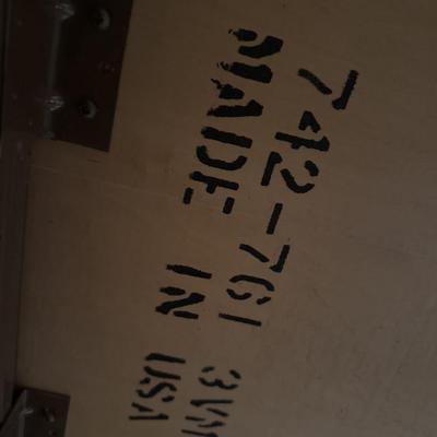 LOT 80D: American Drew Dining Table w/ 8 Chairs & 2 Leaves