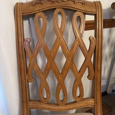 LOT 80D: American Drew Dining Table w/ 8 Chairs & 2 Leaves
