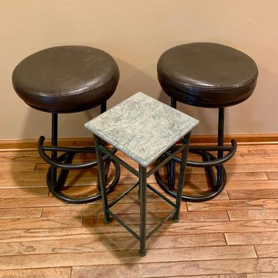 LOT 124 L: Set of 2 Z Shaped Bar Stools & Pier 1 Imports Green Marble Top w/ Metal Base Table / Plant Stand