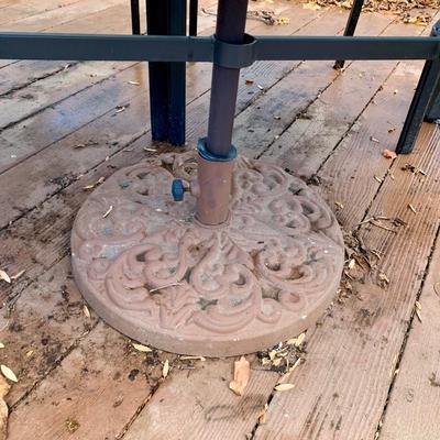 LOT 127 O: Outdoor Patio Set: Table, 6 Chairs, Umbrella, & Umbrella Stand