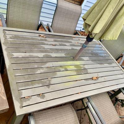 LOT 127 O: Outdoor Patio Set: Table, 6 Chairs, Umbrella, & Umbrella Stand