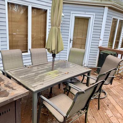 LOT 127 O: Outdoor Patio Set: Table, 6 Chairs, Umbrella, & Umbrella Stand