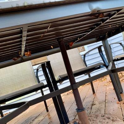 LOT 127 O: Outdoor Patio Set: Table, 6 Chairs, Umbrella, & Umbrella Stand