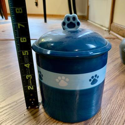 LOT 130 O & L: Pup N' Stuff Collection: 2 Mesh Outdoor / Indoor Dog Beds, Pet Hair Trimmer, Wooden Bone Shape Food & Water...