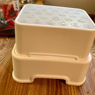 LOT 130 O & L: Pup N' Stuff Collection: 2 Mesh Outdoor / Indoor Dog Beds, Pet Hair Trimmer, Wooden Bone Shape Food & Water...