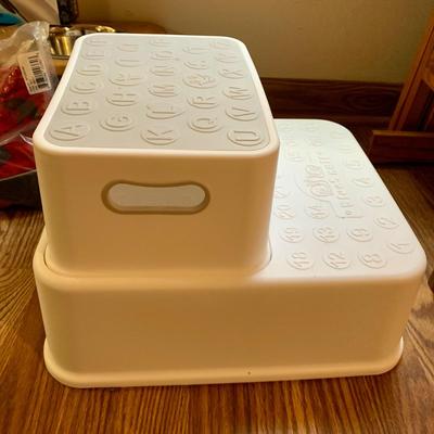 LOT 130 O & L: Pup N' Stuff Collection: 2 Mesh Outdoor / Indoor Dog Beds, Pet Hair Trimmer, Wooden Bone Shape Food & Water...