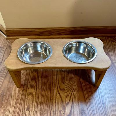 LOT 130 O & L: Pup N' Stuff Collection: 2 Mesh Outdoor / Indoor Dog Beds, Pet Hair Trimmer, Wooden Bone Shape Food & Water...