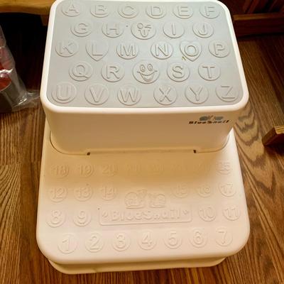 LOT 130 O & L: Pup N' Stuff Collection: 2 Mesh Outdoor / Indoor Dog Beds, Pet Hair Trimmer, Wooden Bone Shape Food & Water...