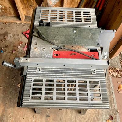 LOT 133 S: Craftsman 10" 2.5 HP Table Saw Model #137.218760