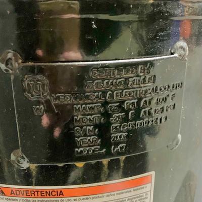 LOT 140 G: Brute 10 GAL 125 PSI Air Compressor Model #074004 w/ Extra Valve & Enclosed Retractable 20 ft Air Hose