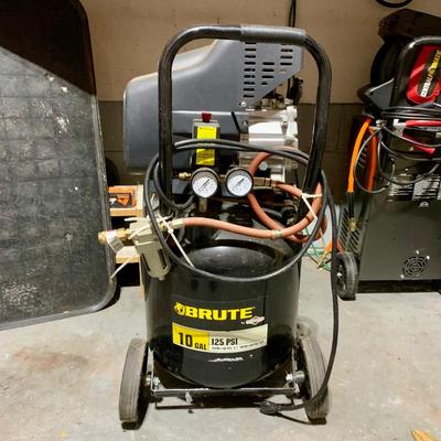 LOT 140 G: Brute 10 GAL 125 PSI Air Compressor Model #074004 w/ Extra Valve & Enclosed Retractable 20 ft Air Hose