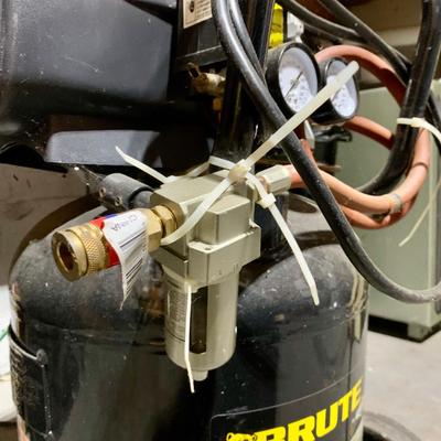 LOT 140 G: Brute 10 GAL 125 PSI Air Compressor Model #074004 w/ Extra Valve & Enclosed Retractable 20 ft Air Hose