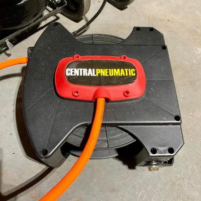 LOT 140 G: Brute 10 GAL 125 PSI Air Compressor Model #074004 w/ Extra Valve & Enclosed Retractable 20 ft Air Hose