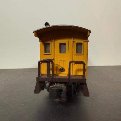 LOT 142D: Vintage Lionel Train Cars