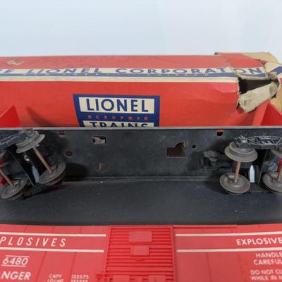 LOT 142D: Vintage Lionel Train Cars
