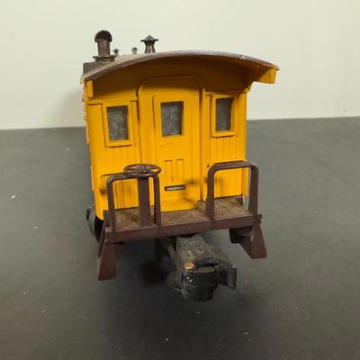 LOT 142D: Vintage Lionel Train Cars