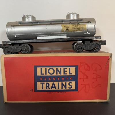 LOT 142D: Vintage Lionel Train Cars