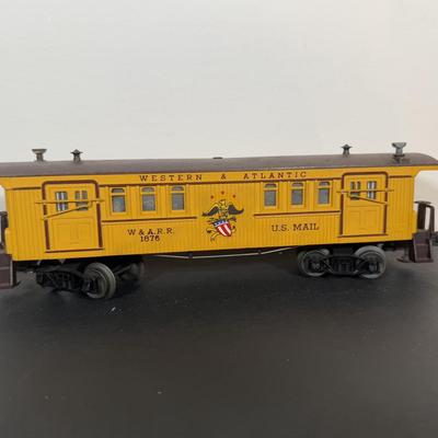 LOT 142D: Vintage Lionel Train Cars