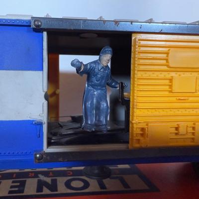 LOT 142D: Vintage Lionel Train Cars