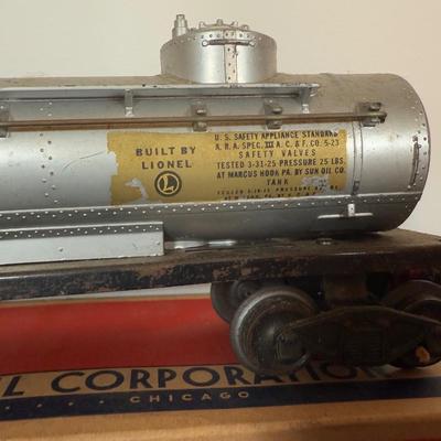 LOT 142D: Vintage Lionel Train Cars
