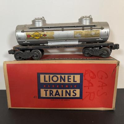 LOT 142D: Vintage Lionel Train Cars