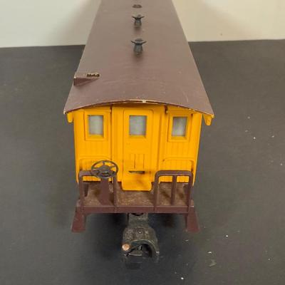 LOT 142D: Vintage Lionel Train Cars