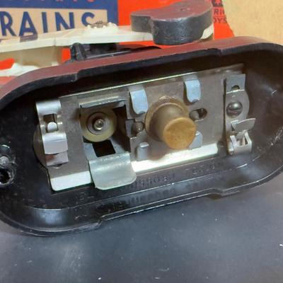 LOT 143D: Vintage Lionel Tracks, Trestles, No 356 Freight Station & More