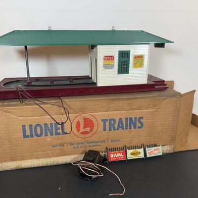 LOT 143D: Vintage Lionel Tracks, Trestles, No 356 Freight Station & More