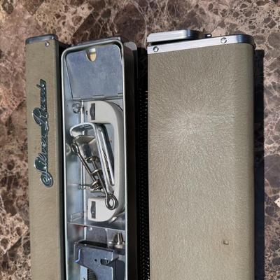 LOT 144L: Vintage Silver Reed Knitting Machine 840320