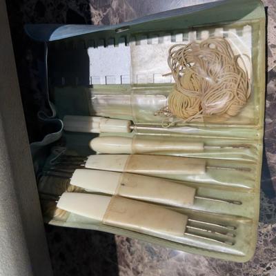 LOT 144L: Vintage Silver Reed Knitting Machine 840320