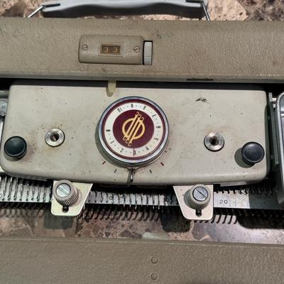 LOT 144L: Vintage Silver Reed Knitting Machine 840320