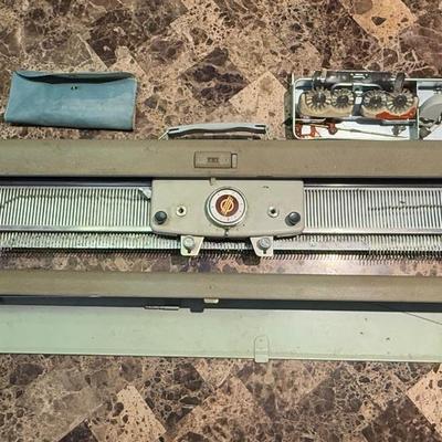 LOT 144L: Vintage Silver Reed Knitting Machine 840320