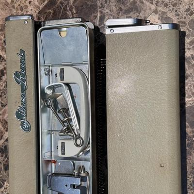 LOT 144L: Vintage Silver Reed Knitting Machine 840320