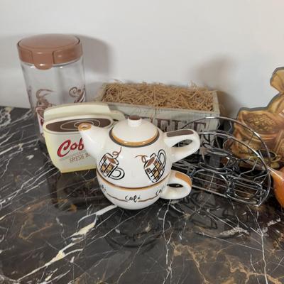 LOT 163K: Coffee Themed Home Decor