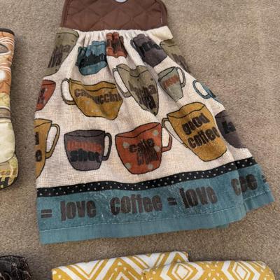 LOT 163K: Coffee Themed Home Decor