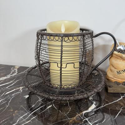 LOT 165K: Coffee Candles, Home Decor & Trivets