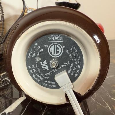 LOT 165K: Coffee Candles, Home Decor & Trivets