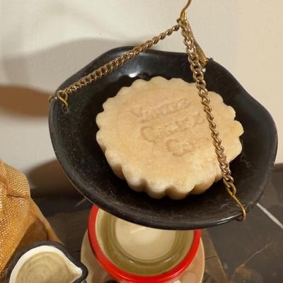 LOT 165K: Coffee Candles, Home Decor & Trivets