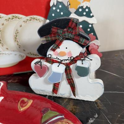 LOT 168K: Porcelain Ware 12 pc Christmas Dinner Set & Bowls w/ Gingerbread Platter & Wooden Coaster Set