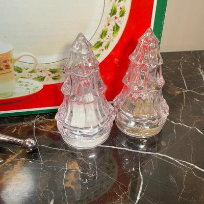 LOT 169D: Porcelain Ware 12 pc Christmas Dinner Set & Bowls w/ Holly Yuletide Serving Utensils & More