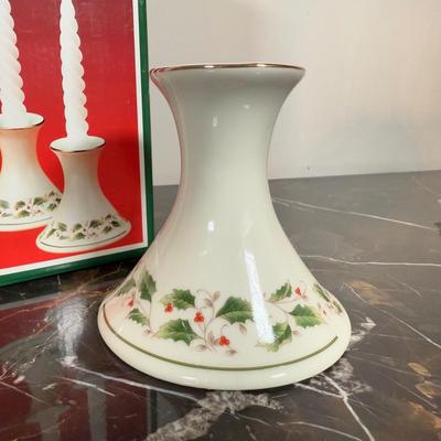 LOT 170D: Porcelain Ware 12 pc Christmas Dinner Set, Bowls, Candlesticks