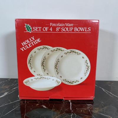 LOT 170D: Porcelain Ware 12 pc Christmas Dinner Set, Bowls, Candlesticks